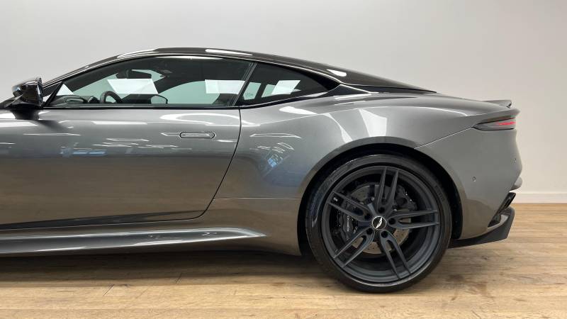 Aston Martin DBS Superlegerra V12 725ch
