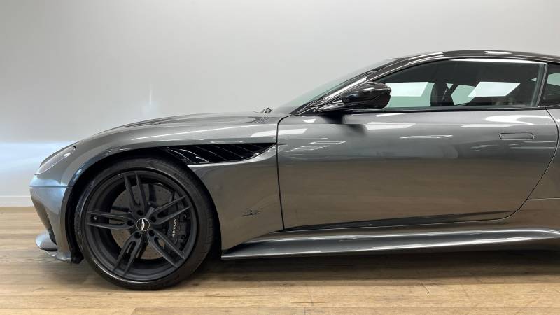 Aston Martin DBS Superlegerra V12 725ch