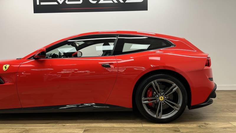 Ferrari GTC4 Lusso V12 6.3 690 ch